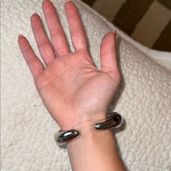 ALEXIS BITTAR
Large Molten Silver-Tone Hinged Cuff Bracelet - Picture 5 of 7